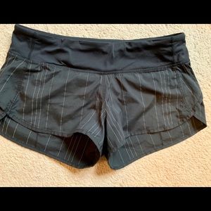 Lululemon  Speed Up Short 2.5” Black Strip Size 8
